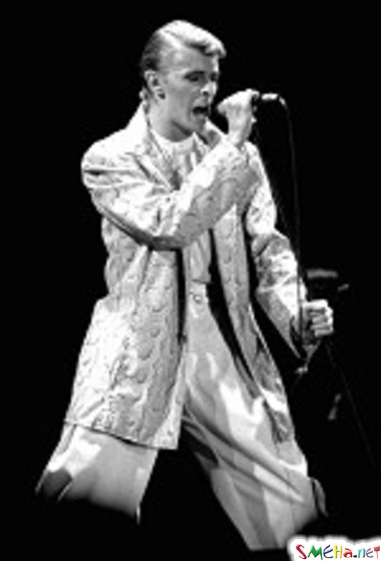 Боуи выступает в Осло, 5 июня 1978