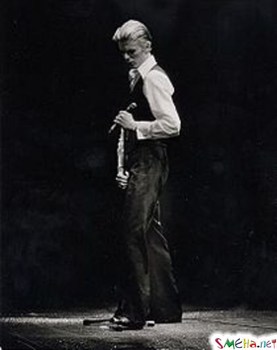 Боуи в образе Измождённого Белого Герцога, выступление в O’Keefe center
