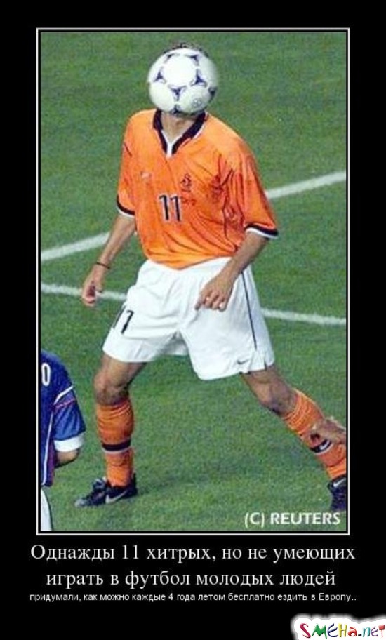 Не стреляйте в пианиста он. Кот пианист. Не стреляйте в пианиста он играет как умеет. Коты с пианино. Уличный музыкант мультиинструменталист.