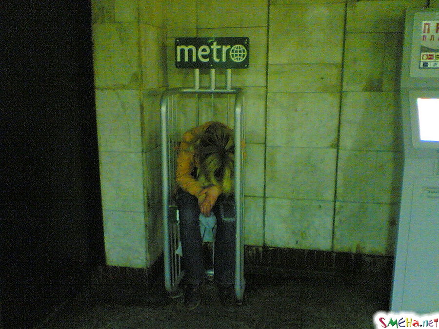 Вот так мы спим в метро