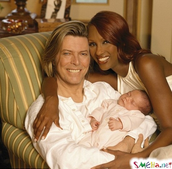 Дэвид Боуи с женой и ребенком