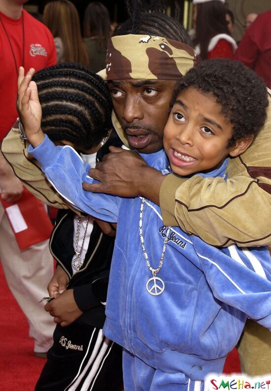 Coolio and his sons at the premiere of "The Santa Clause 2" in California on October 26, 2002